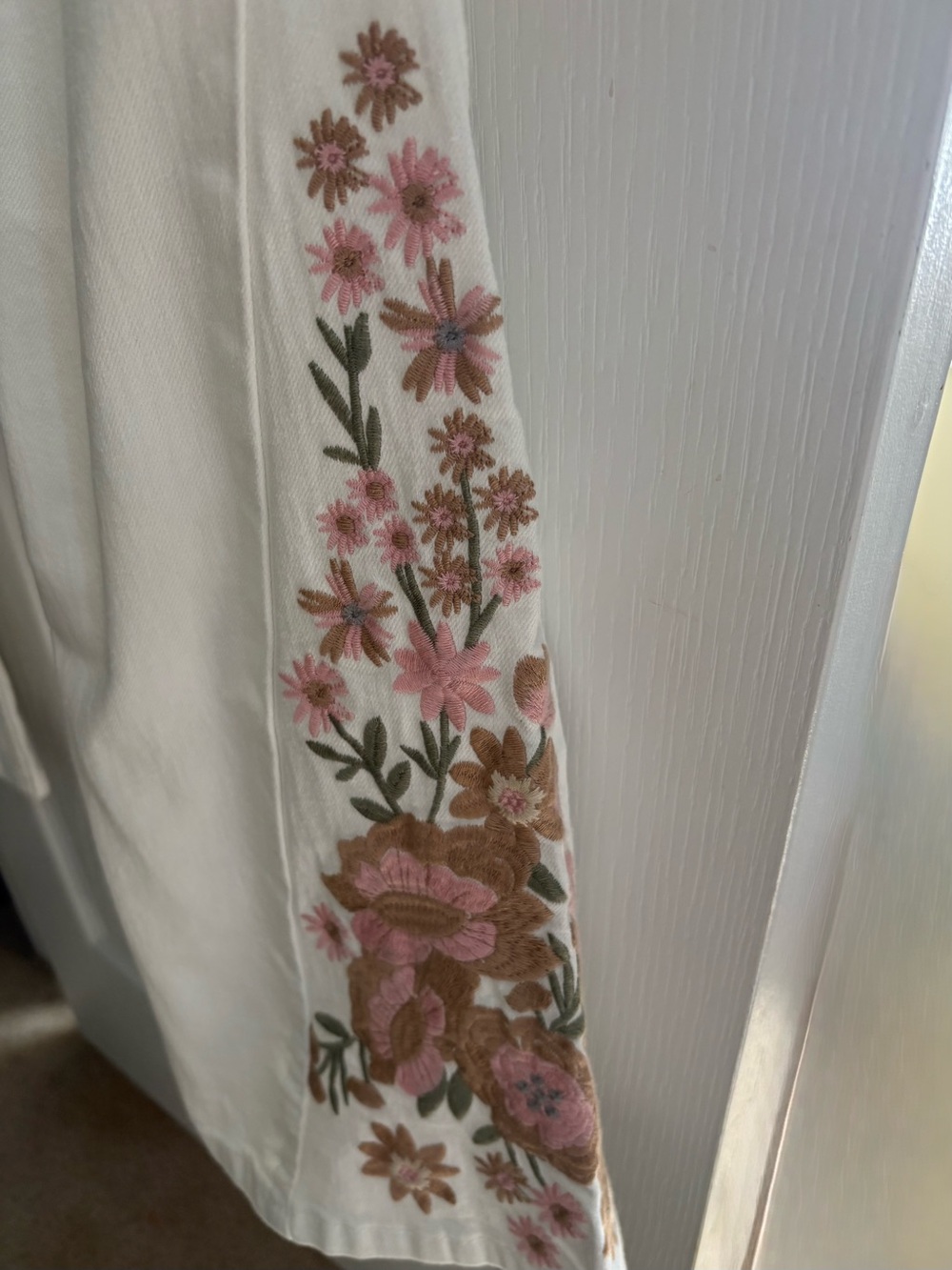 Prosperity Ivory Floral Embroidered Flare Jeans with vintage feel boho style - Picture 5 of 6